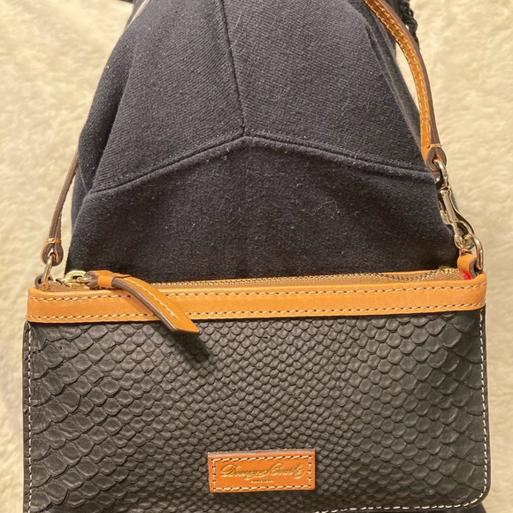 Dooney & Bourke Leather Slim Large Wristlet Clutch NWOT faux Snake skin - Picture 8 of 9